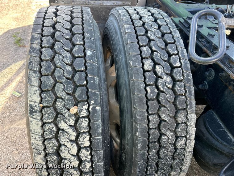 image for item YA1232 2024 Kenworth T680 semi truck