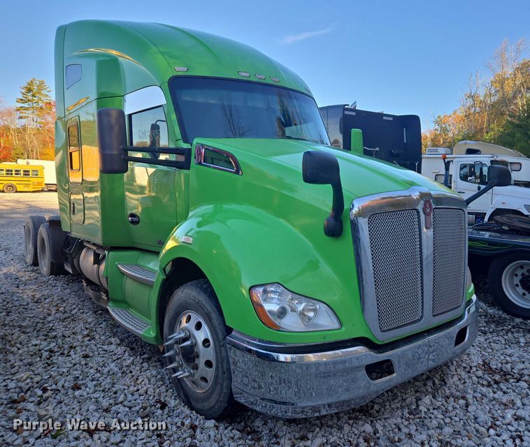 image for item YA1250 2015 Kenworth T680 semi truck