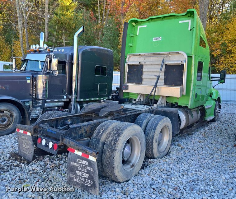 image for item YA1250 2015 Kenworth T680 semi truck