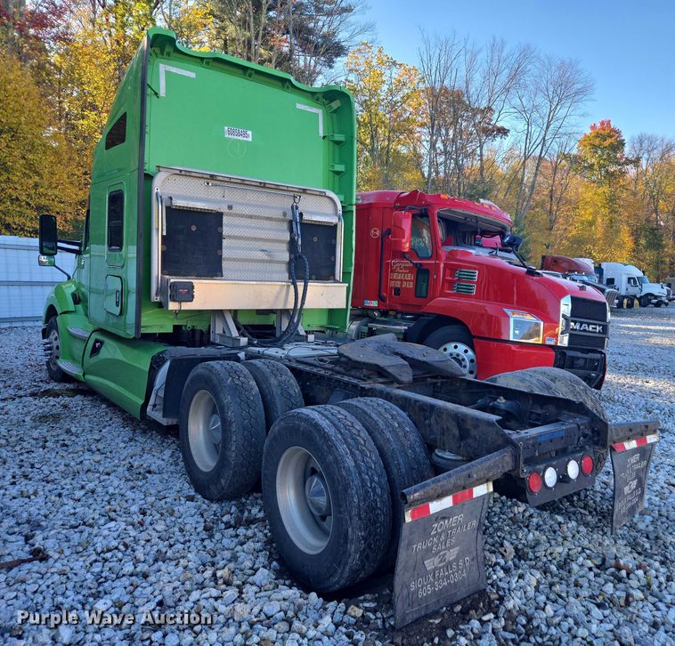 image for item YA1250 2015 Kenworth T680 semi truck