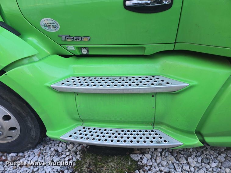 image for item YA1250 2015 Kenworth T680 semi truck