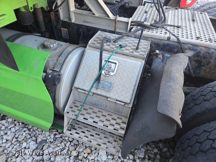 image for item YA1250 2015 Kenworth T680 semi truck