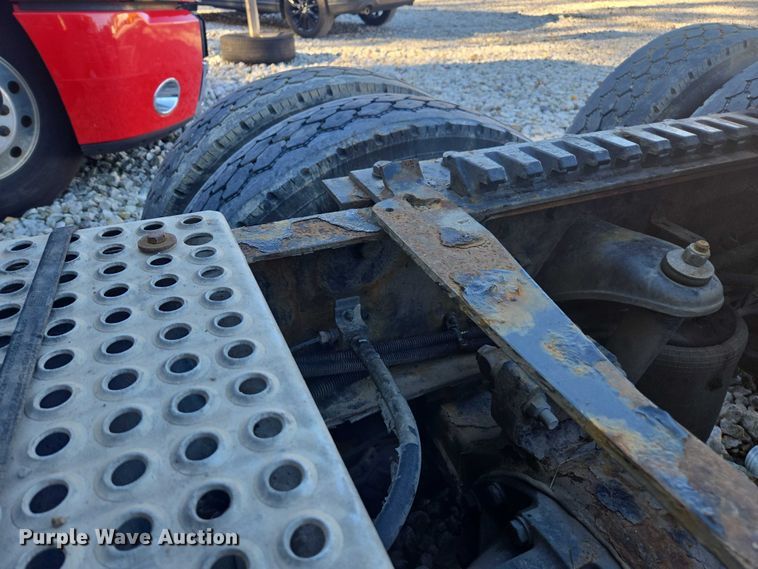 image for item YA1250 2015 Kenworth T680 semi truck