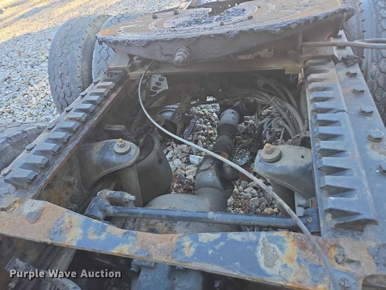 image for item YA1250 2015 Kenworth T680 semi truck