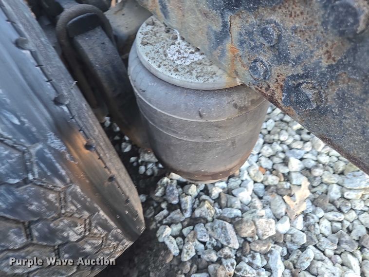 image for item YA1250 2015 Kenworth T680 semi truck