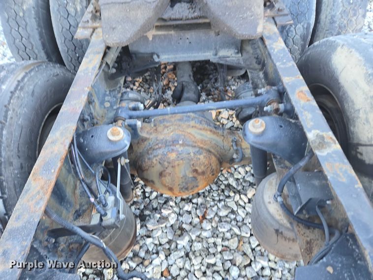 image for item YA1250 2015 Kenworth T680 semi truck