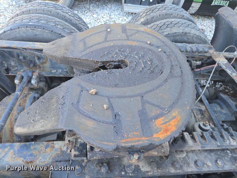 image for item YA1250 2015 Kenworth T680 semi truck