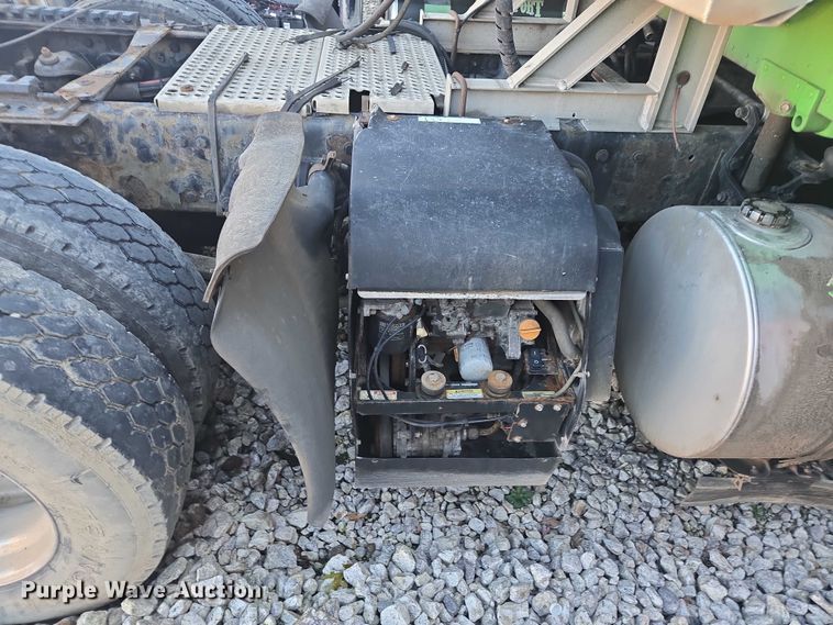 image for item YA1250 2015 Kenworth T680 semi truck