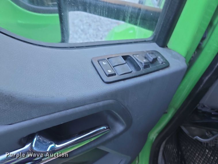 image for item YA1250 2015 Kenworth T680 semi truck