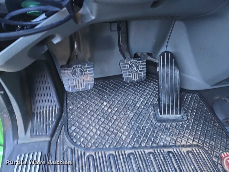 image for item YA1250 2015 Kenworth T680 semi truck