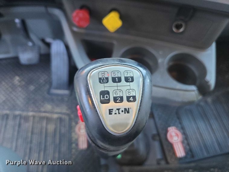 image for item YA1250 2015 Kenworth T680 semi truck