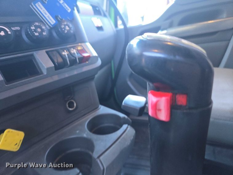 image for item YA1250 2015 Kenworth T680 semi truck