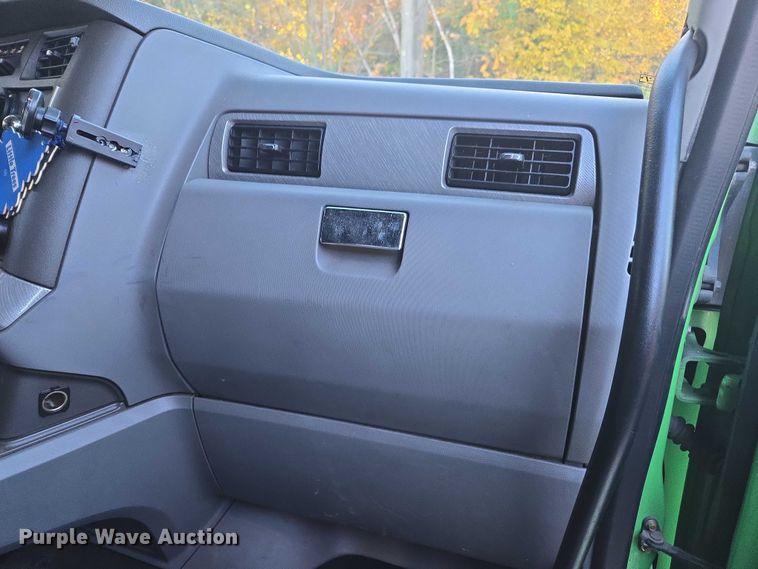 image for item YA1250 2015 Kenworth T680 semi truck