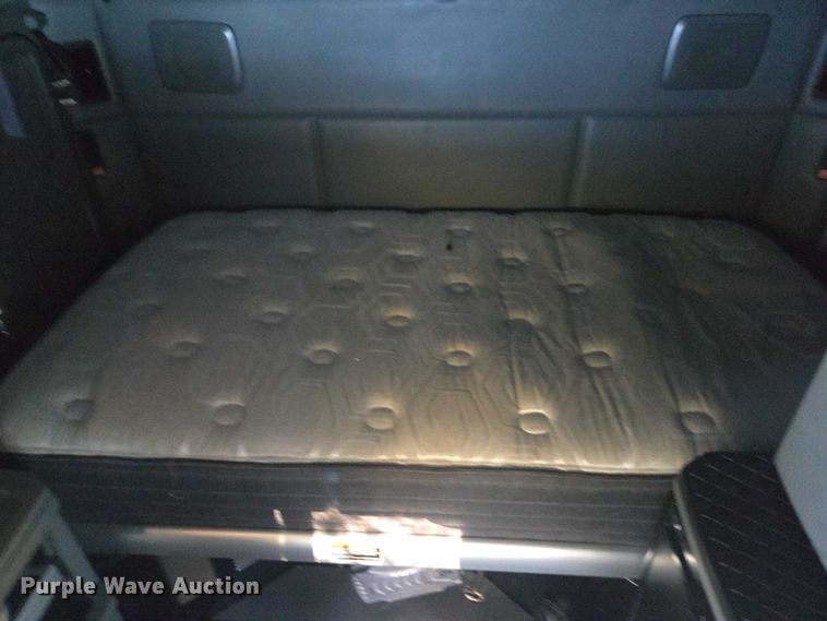 image for item YA1250 2015 Kenworth T680 semi truck