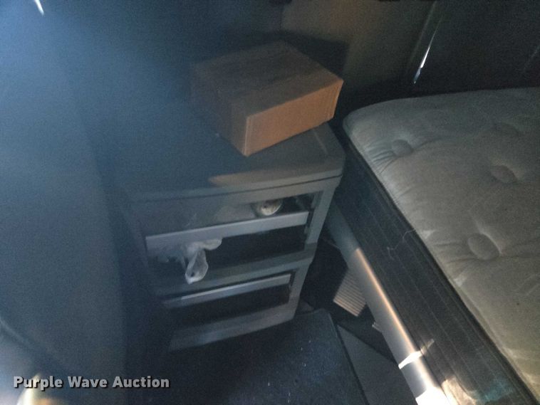 image for item YA1250 2015 Kenworth T680 semi truck