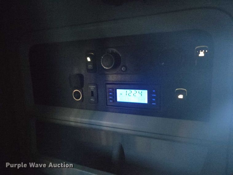 image for item YA1250 2015 Kenworth T680 semi truck