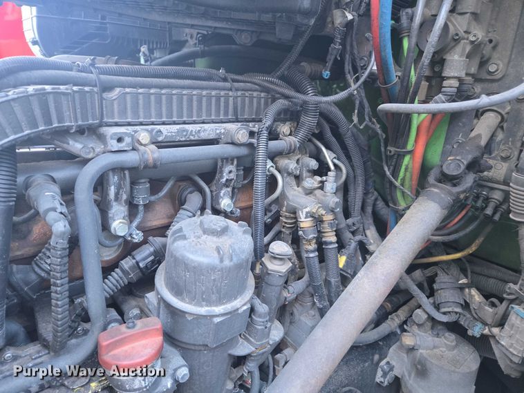 image for item YA1250 2015 Kenworth T680 semi truck