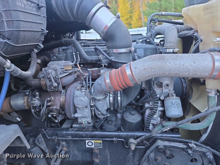 image for item YA1250 2015 Kenworth T680 semi truck