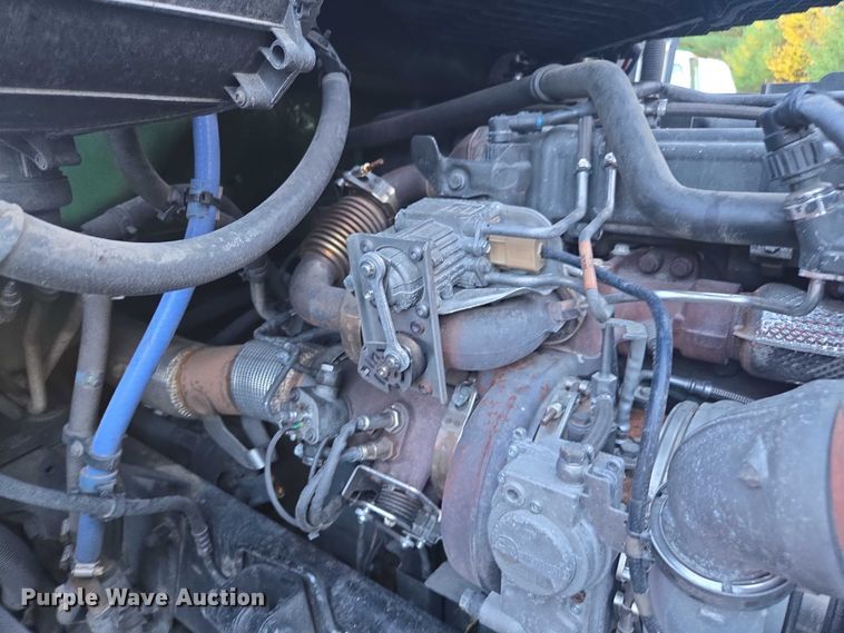 image for item YA1250 2015 Kenworth T680 semi truck