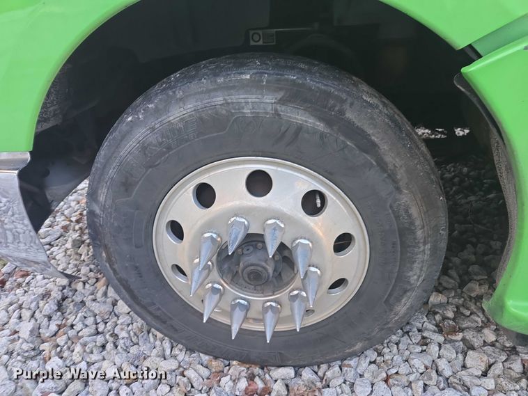 image for item YA1250 2015 Kenworth T680 semi truck