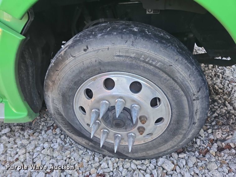 image for item YA1250 2015 Kenworth T680 semi truck