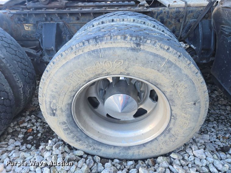 image for item YA1250 2015 Kenworth T680 semi truck