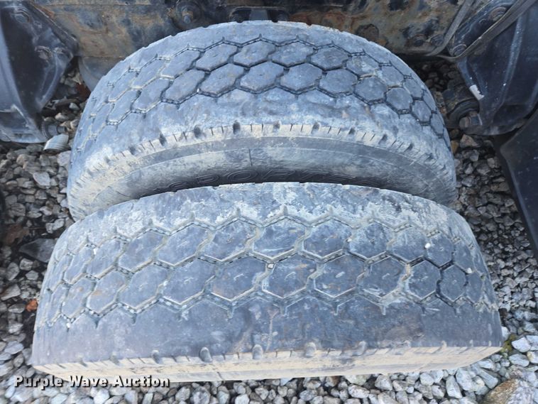 image for item YA1250 2015 Kenworth T680 semi truck