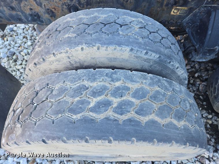 image for item YA1250 2015 Kenworth T680 semi truck