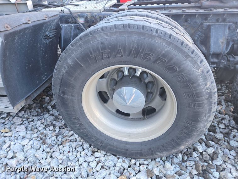 image for item YA1250 2015 Kenworth T680 semi truck