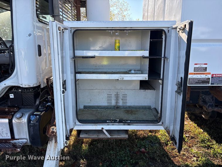 image for item YA1257 2016 Freightliner Business Class M2 forestry bucket truck