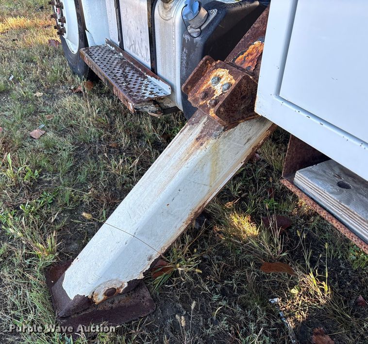 image for item YA1257 2016 Freightliner Business Class M2 forestry bucket truck