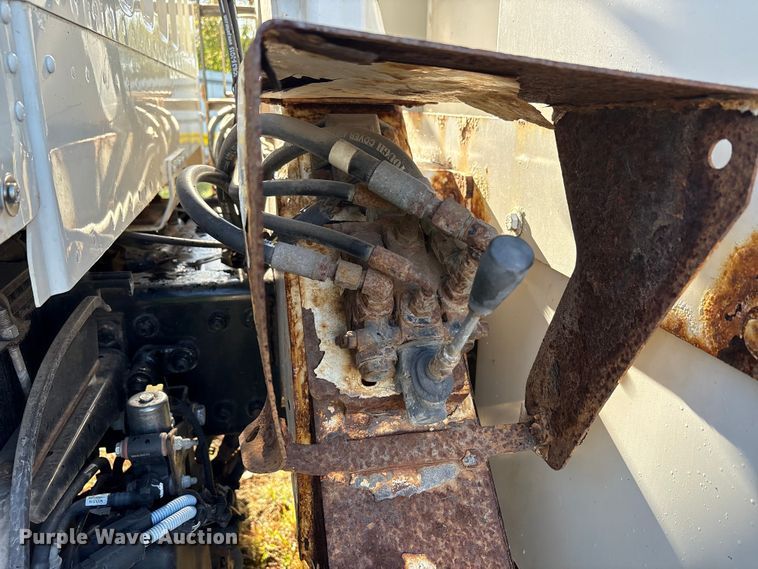 image for item YA1257 2016 Freightliner Business Class M2 forestry bucket truck