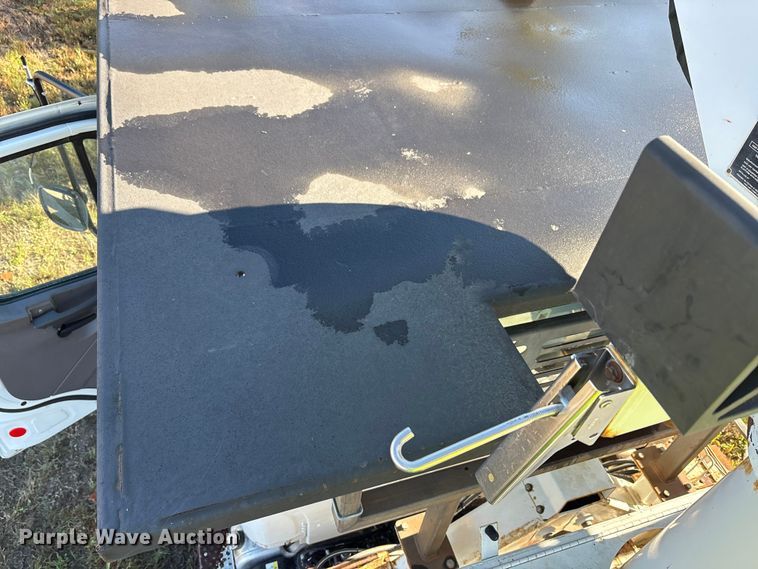 image for item YA1257 2016 Freightliner Business Class M2 forestry bucket truck