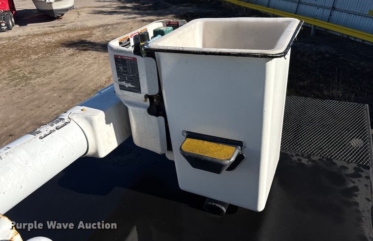 image for item YA1257 2016 Freightliner Business Class M2 forestry bucket truck