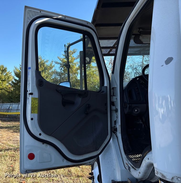 image for item YA1257 2016 Freightliner Business Class M2 forestry bucket truck