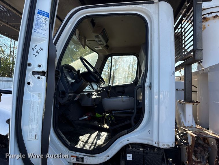 image for item YA1257 2016 Freightliner Business Class M2 forestry bucket truck