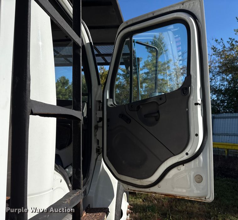 image for item YA1257 2016 Freightliner Business Class M2 forestry bucket truck