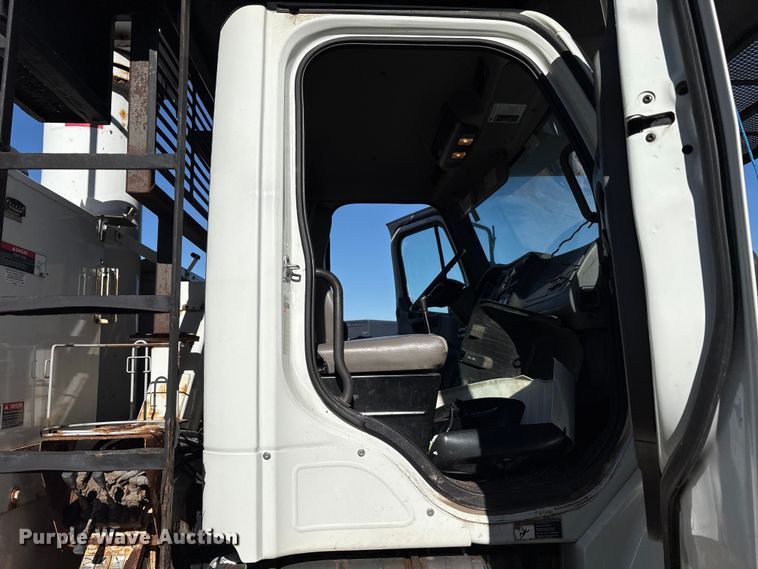 image for item YA1257 2016 Freightliner Business Class M2 forestry bucket truck