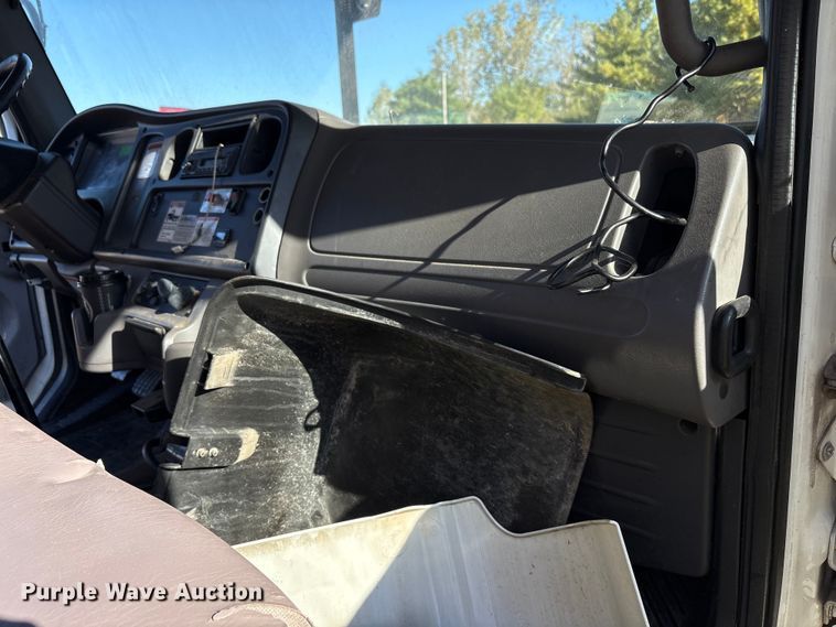 image for item YA1257 2016 Freightliner Business Class M2 forestry bucket truck