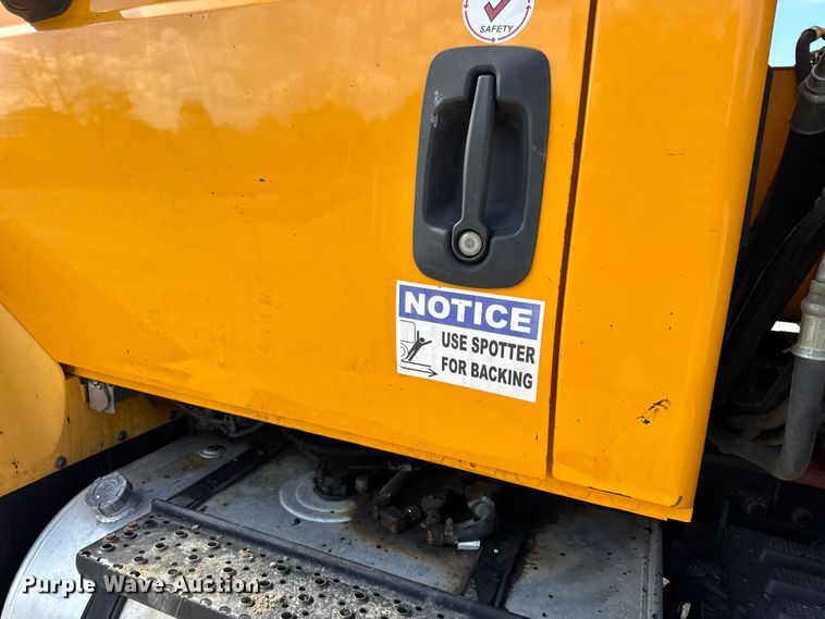 image for item DO2399 2011 International WorkStar 7500 dump truck