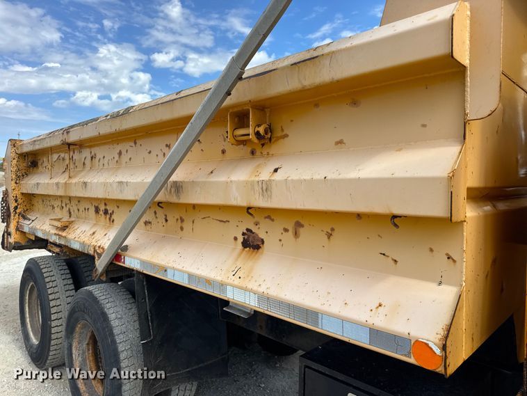 image for item DO2399 2011 International WorkStar 7500 dump truck