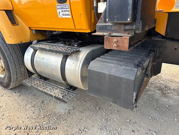 image for item DO2399 2011 International WorkStar 7500 dump truck