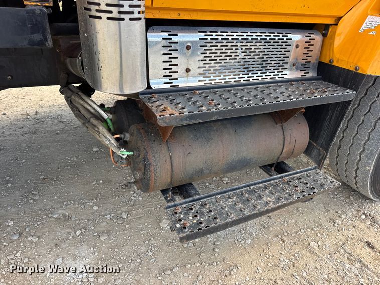 image for item DO2399 2011 International WorkStar 7500 dump truck