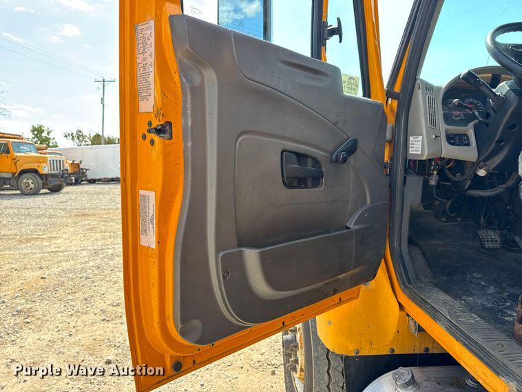 image for item DO2399 2011 International WorkStar 7500 dump truck