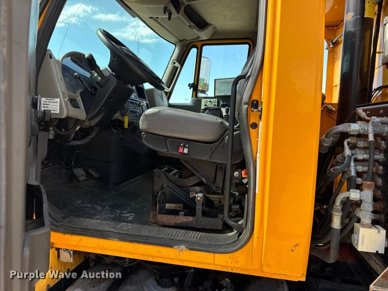 image for item DO2399 2011 International WorkStar 7500 dump truck