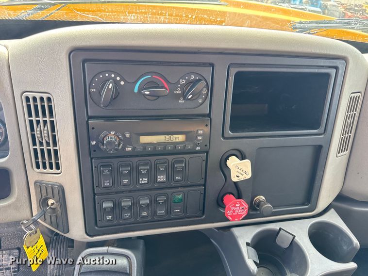 image for item DO2399 2011 International WorkStar 7500 dump truck