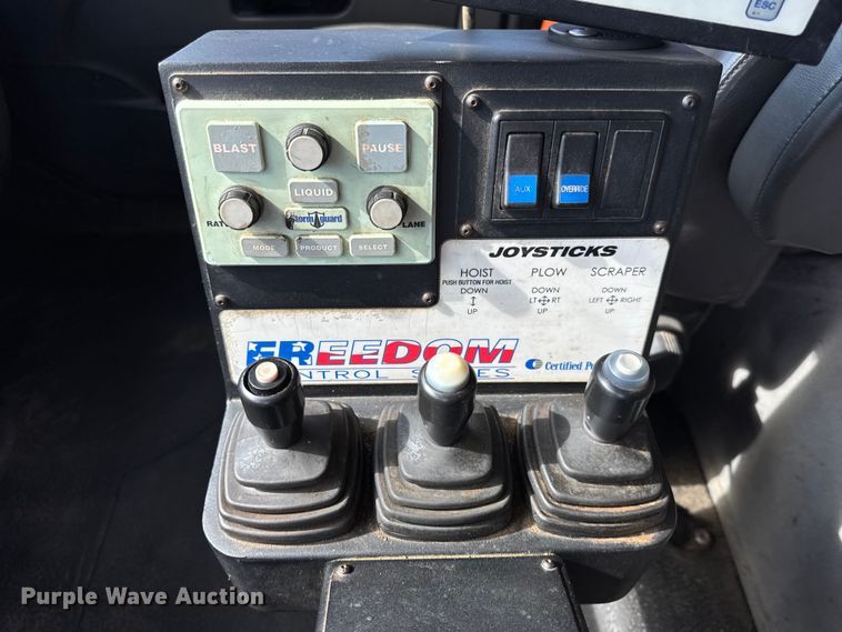 image for item DO2399 2011 International WorkStar 7500 dump truck