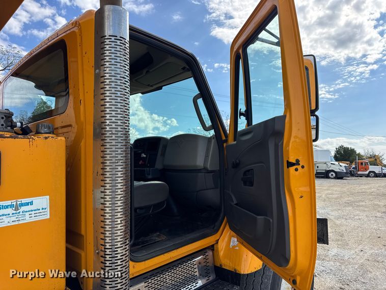 image for item DO2399 2011 International WorkStar 7500 dump truck