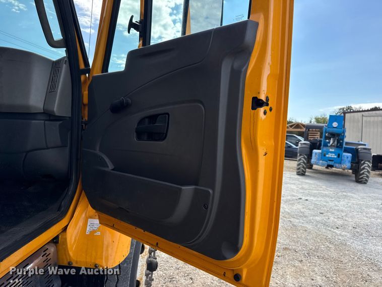 image for item DO2399 2011 International WorkStar 7500 dump truck