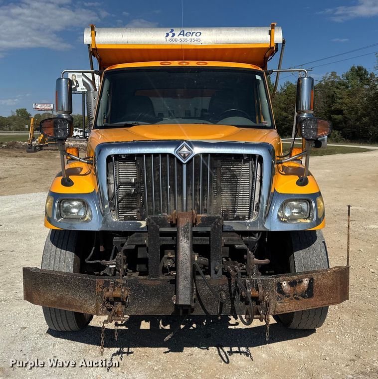 image for item DO2400 2007 International 7400 dump truck